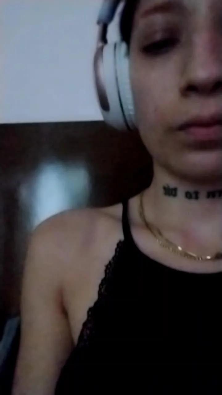 Offline Crystal_g on Cam4