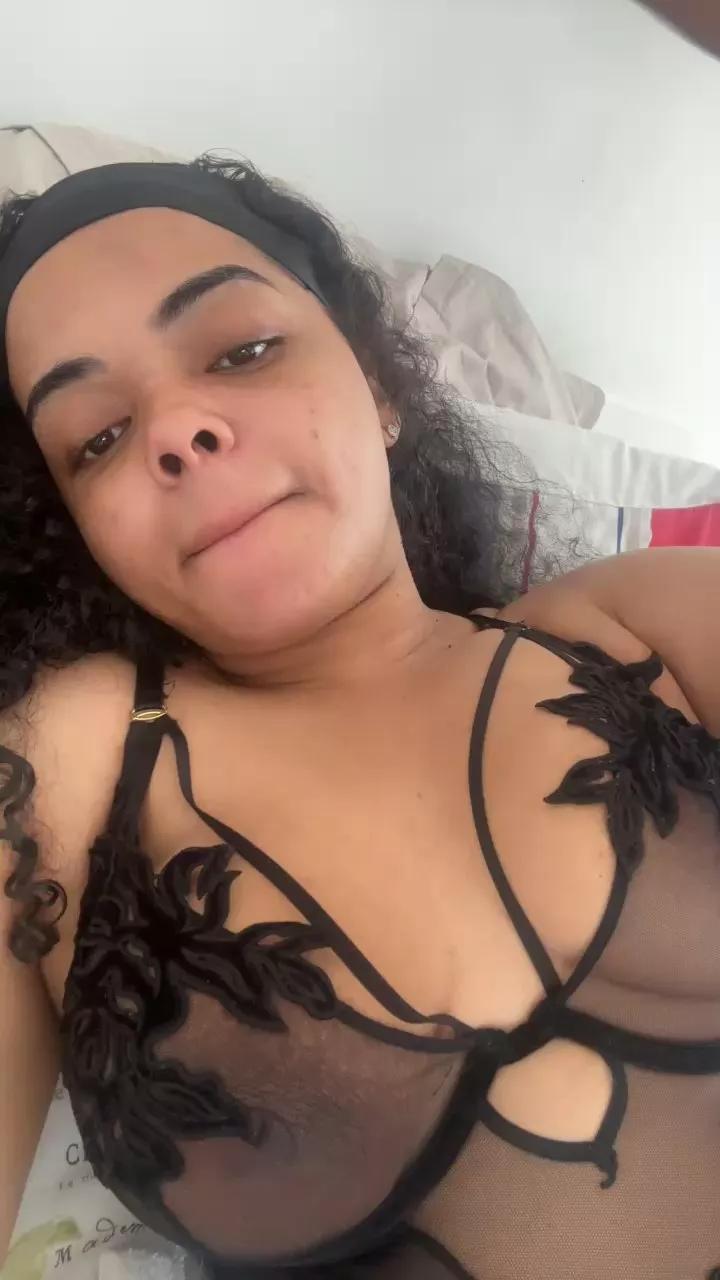 Curvyjxx on Cam4 