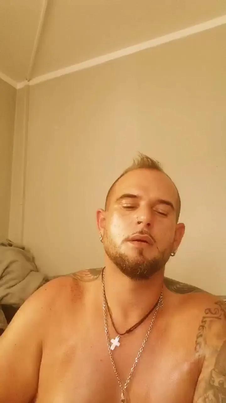 Offline Dani4490 on Cam4