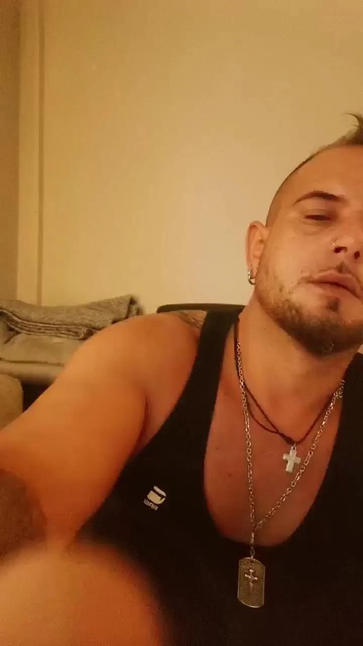 Offline Dani4490 on Cam4