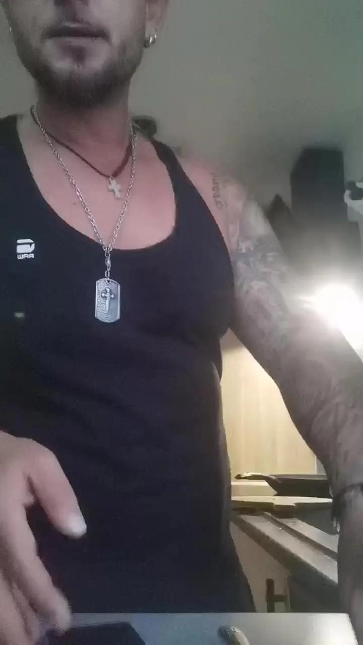 Offline Dani4490 on Cam4