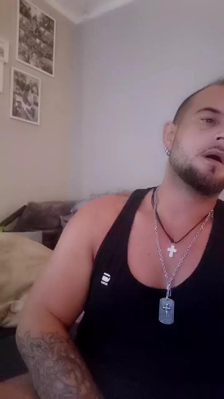 Offline Dani4490 on Cam4