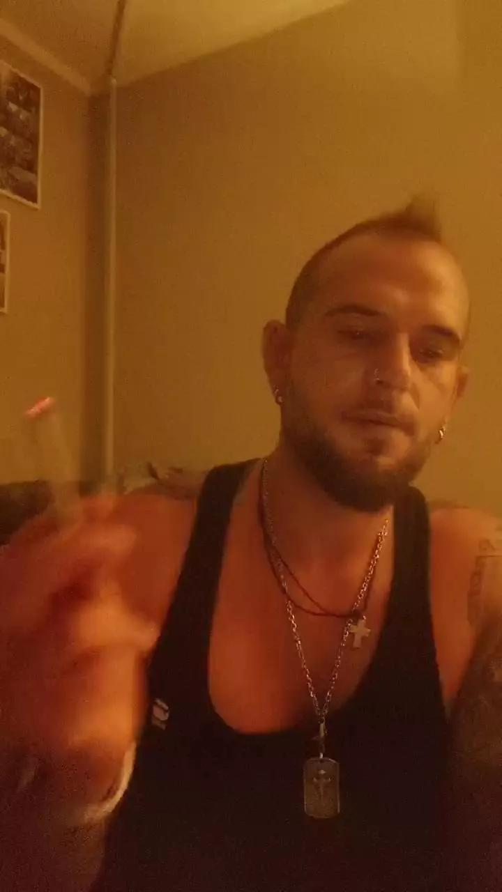 Offline Dani4490 on Cam4