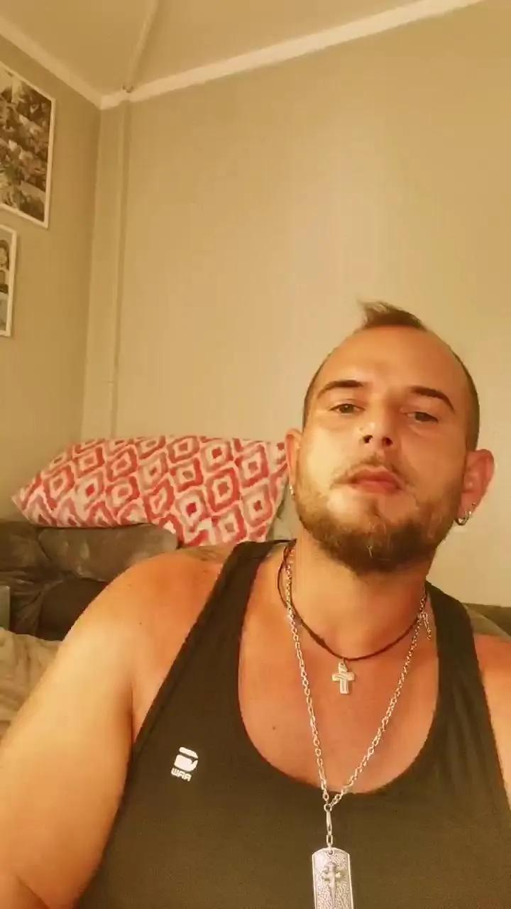 Offline Dani4490 on Cam4