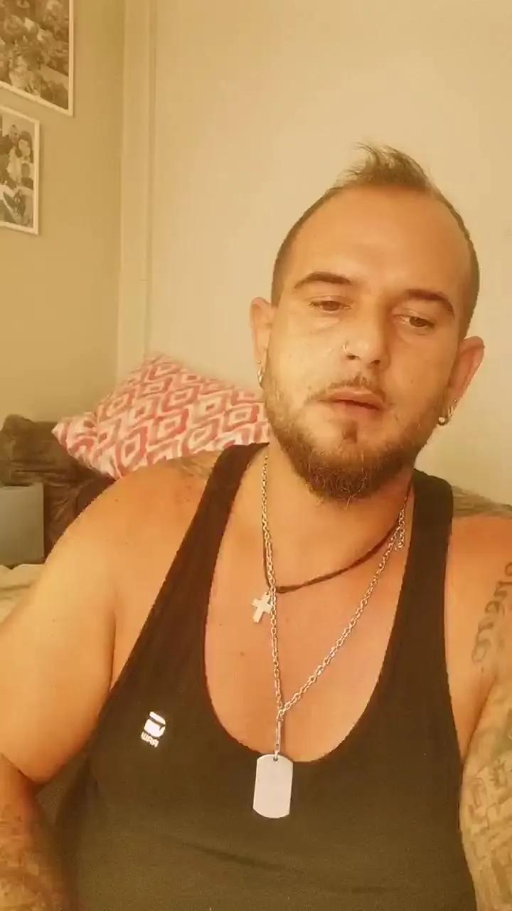 Offline Dani4490 on Cam4