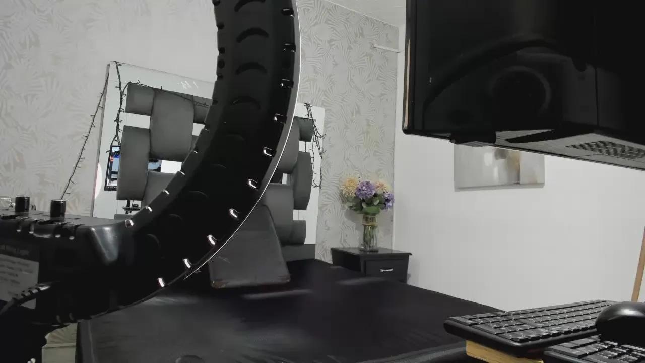 Offline darkhorney on Cam4