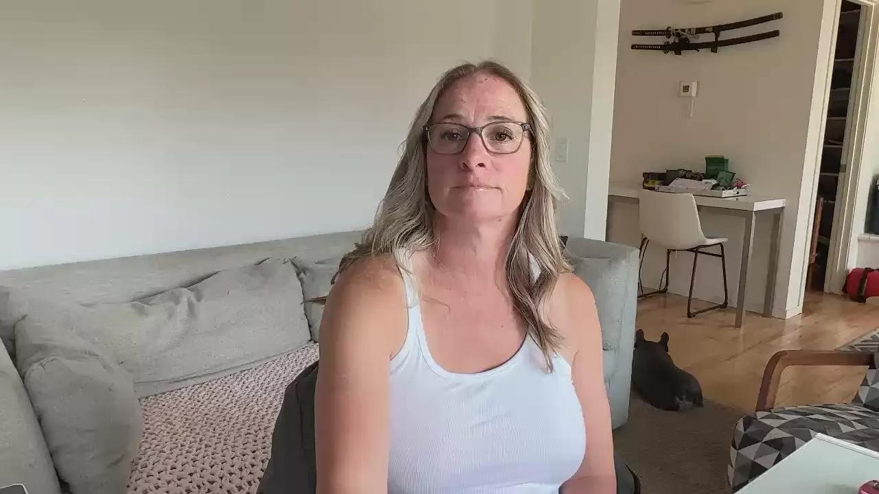 DDD_frenchlove on Cam4 