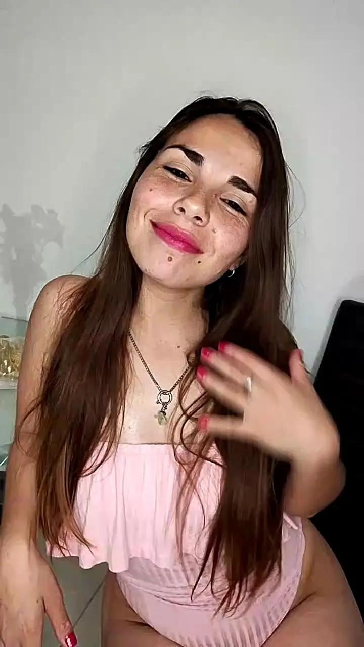 Offline Desiree025 on Cam4