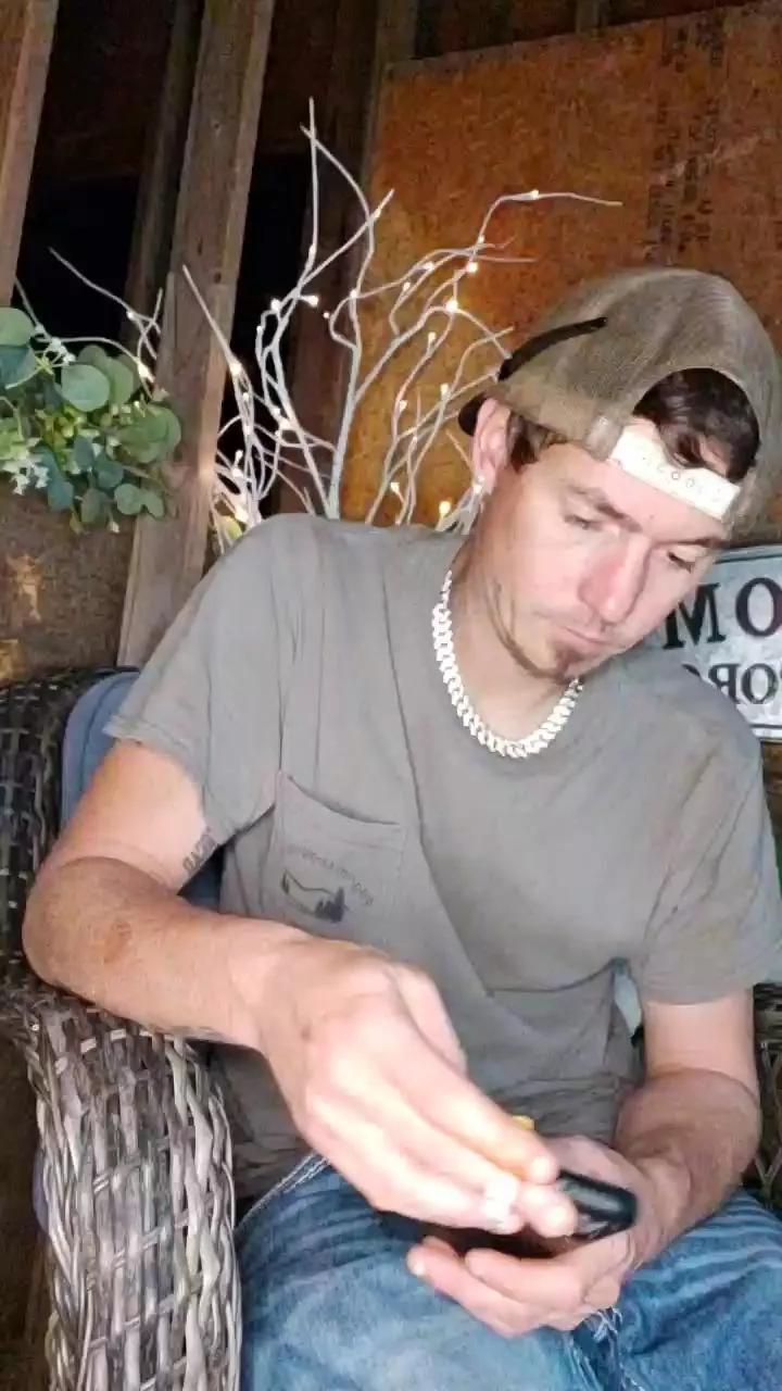 dickthump69 on Cam4 