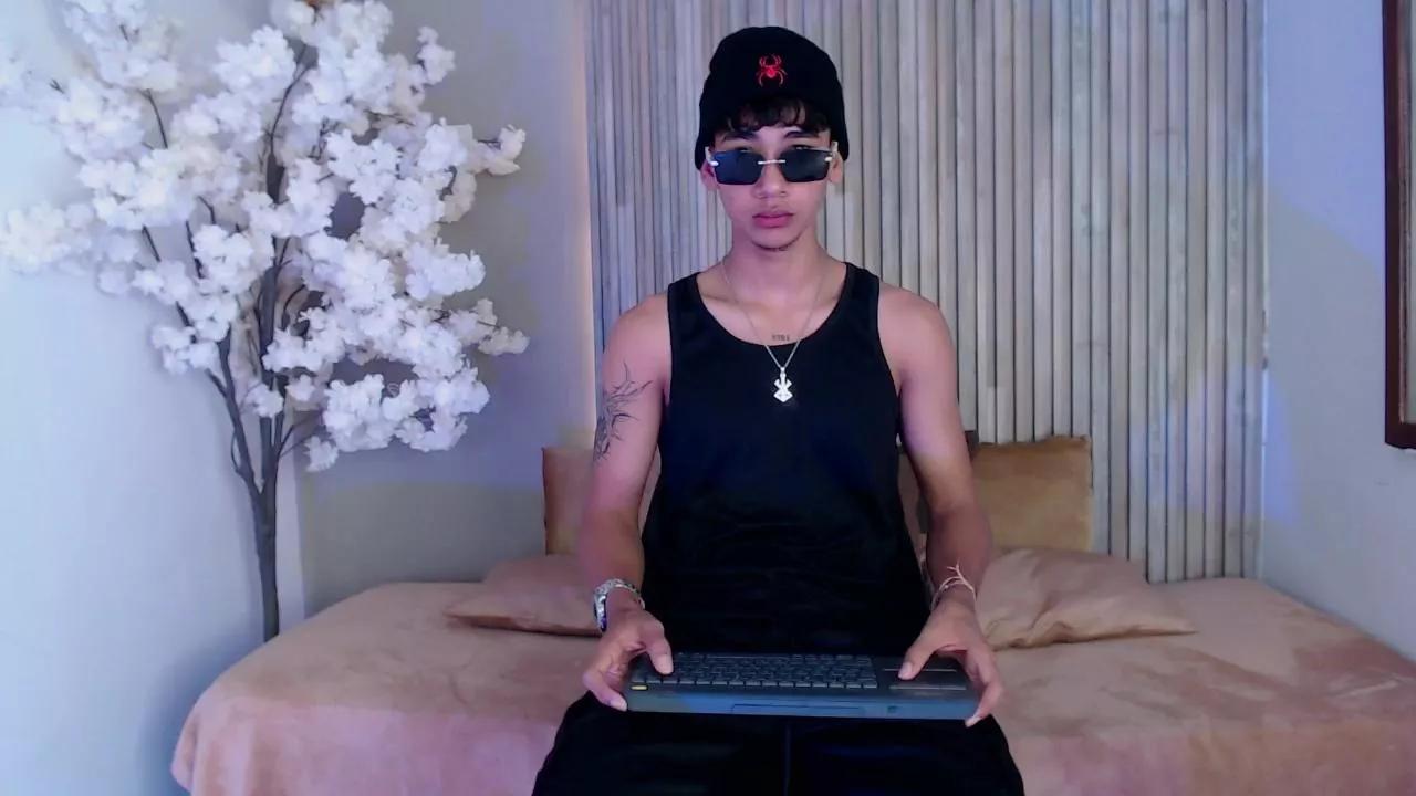 Dominic_ghost on Cam4 