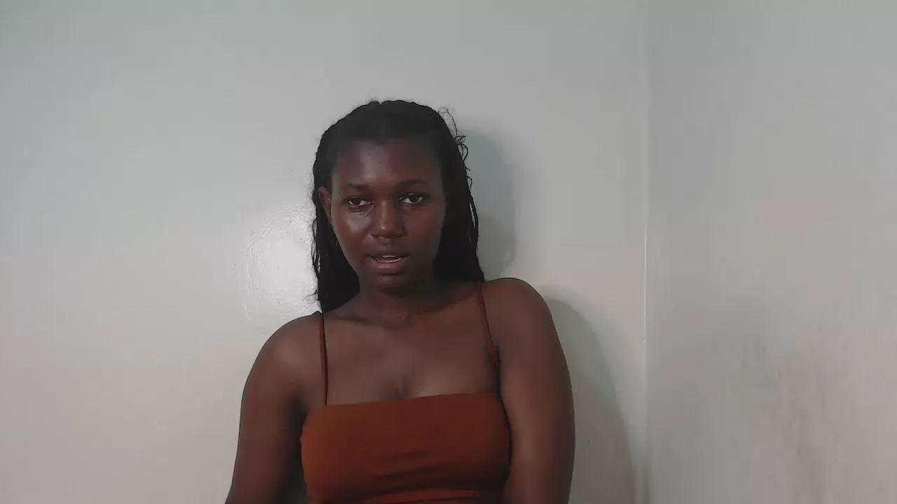 Dreamebony2 on Cam4 