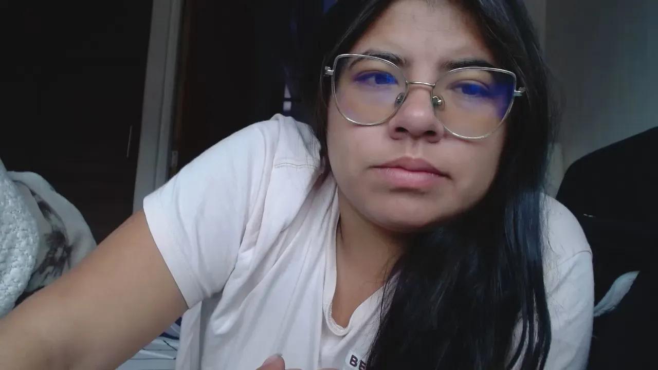 Offline Dulce_cloee on Cam4