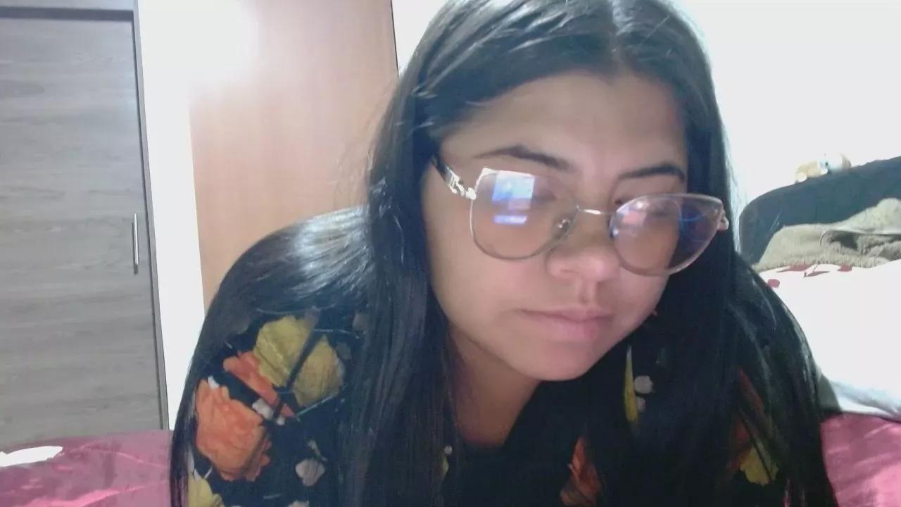 Offline Dulce_cloee on Cam4