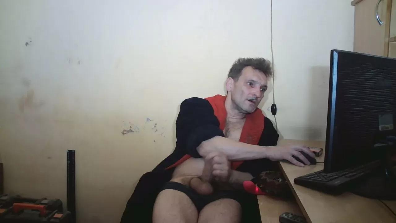 dundyFocus on Cam4 
