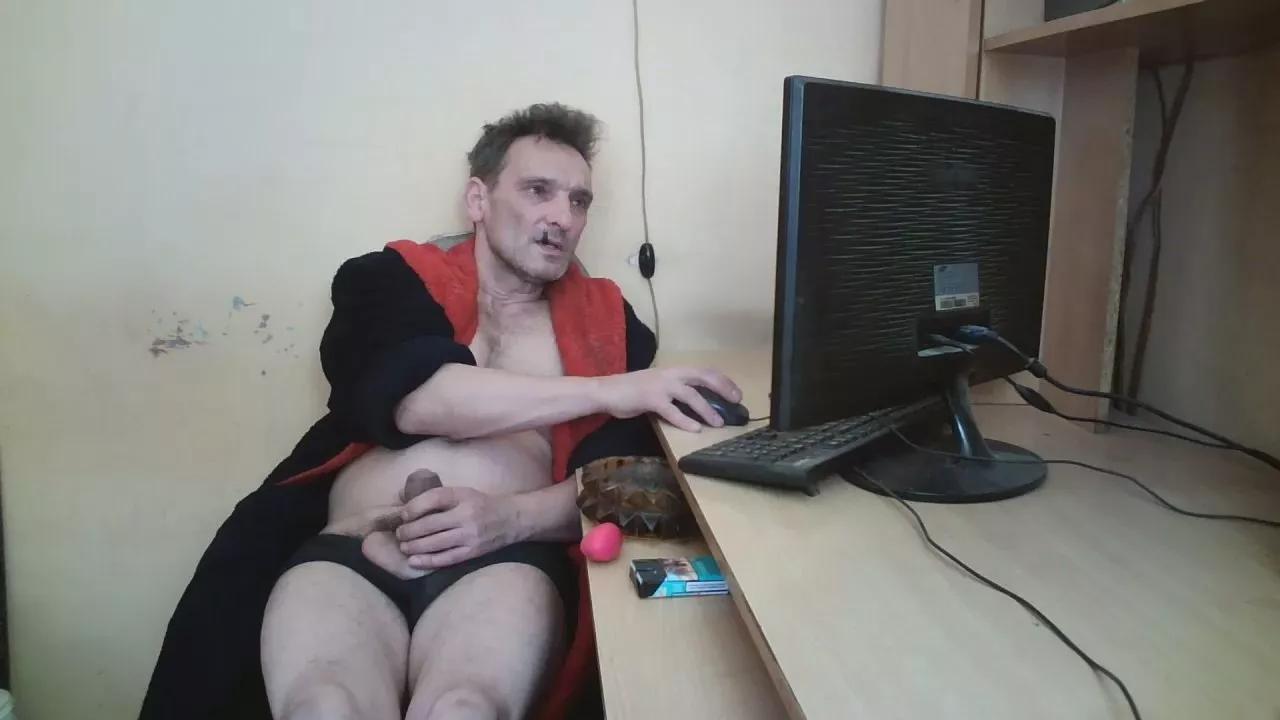 dundyFocus on Cam4 