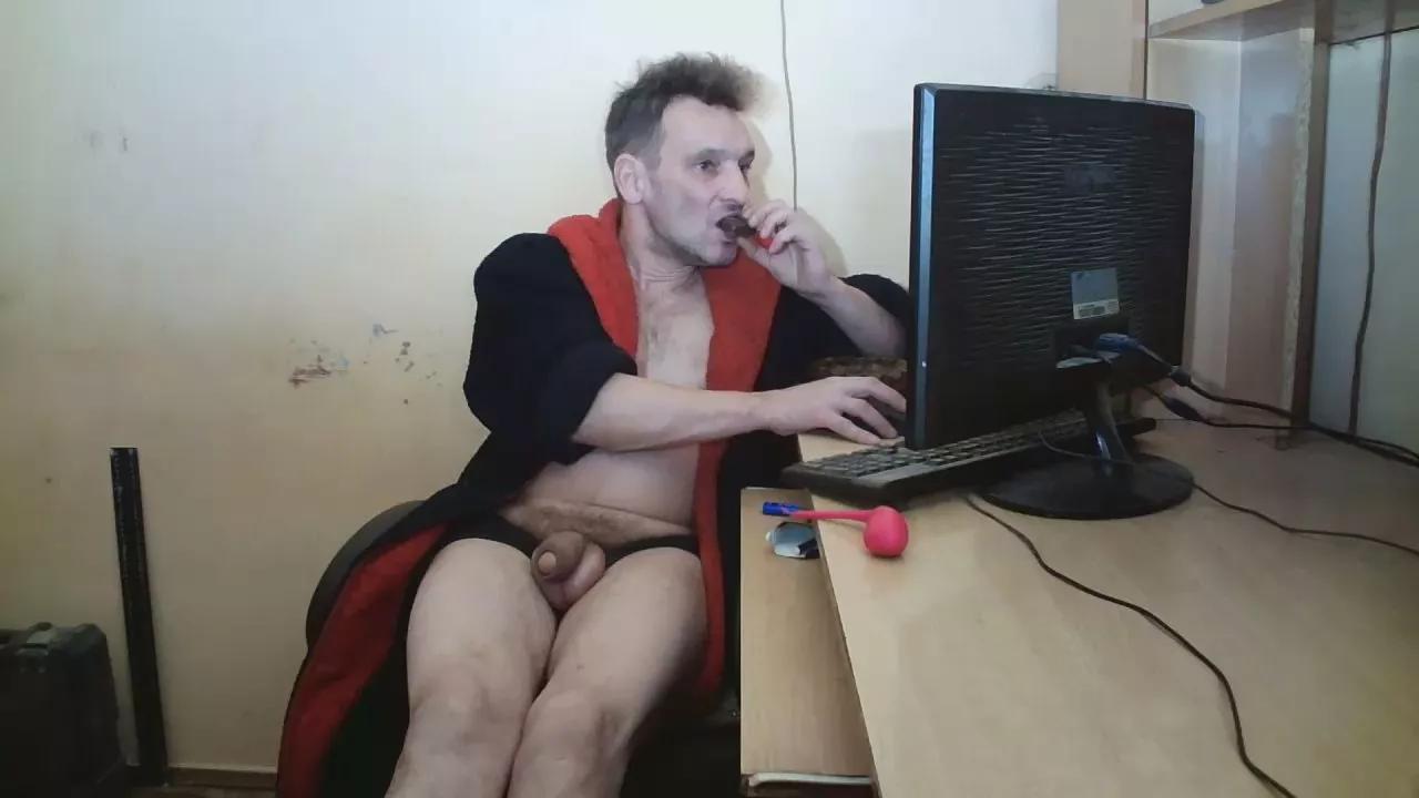 dundyFocus on Cam4 