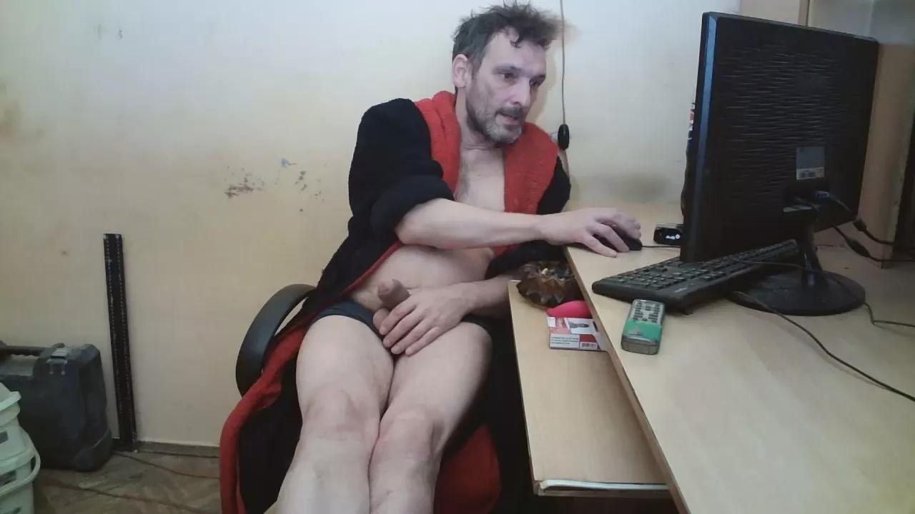 dundyFocus on Cam4 