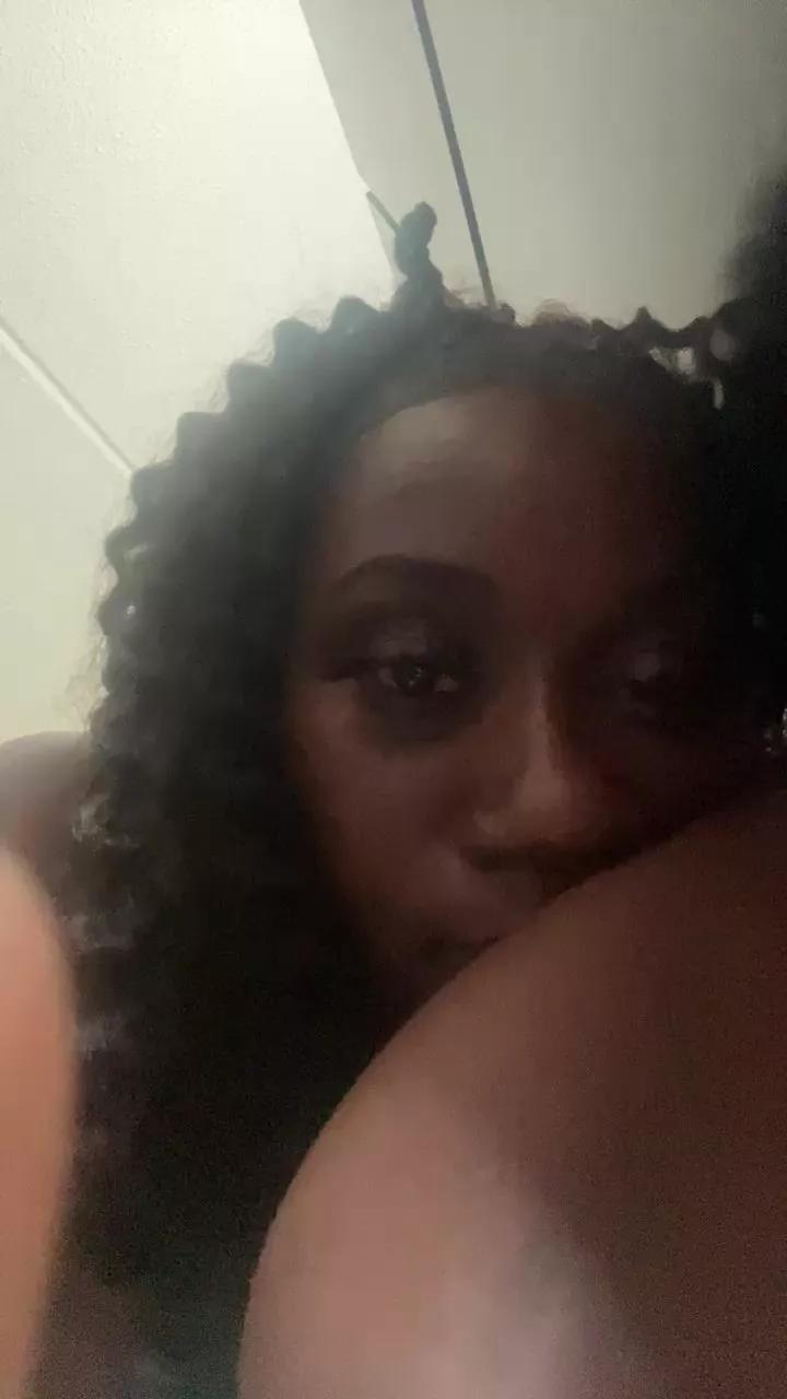 EatMeGoodZaddy on Cam4 