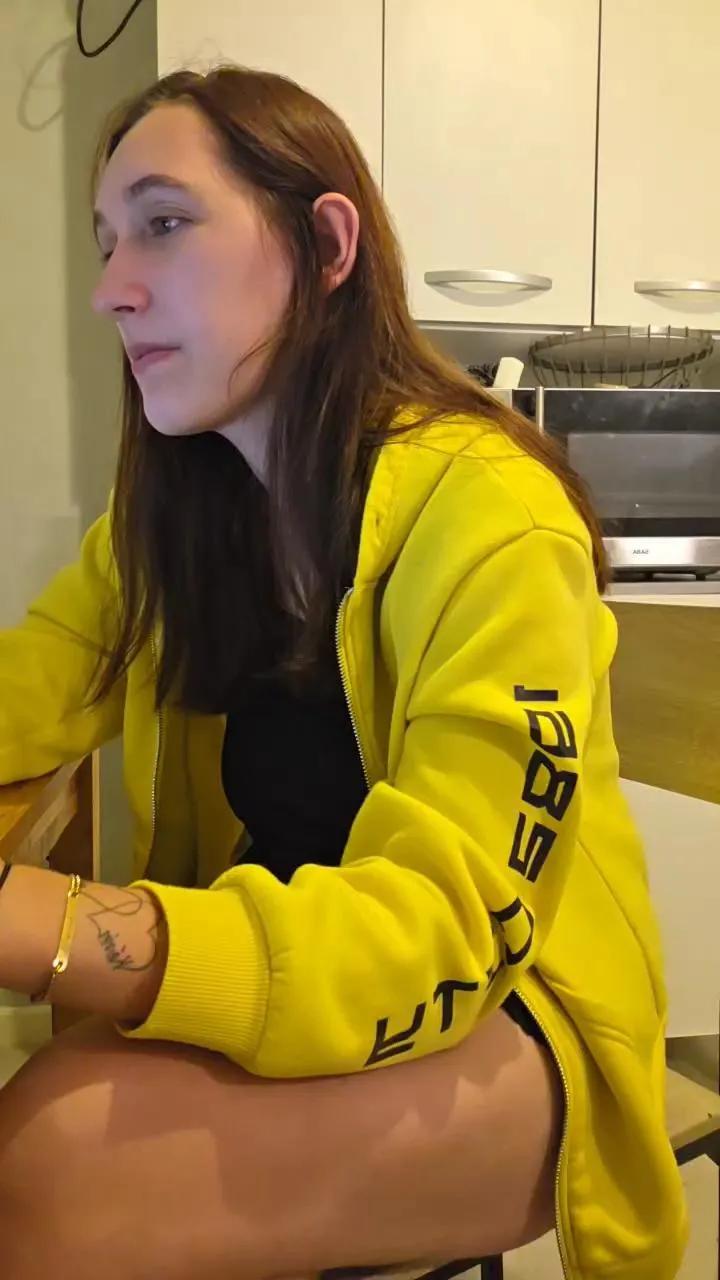 Offline Ecolieresexy09 on Cam4