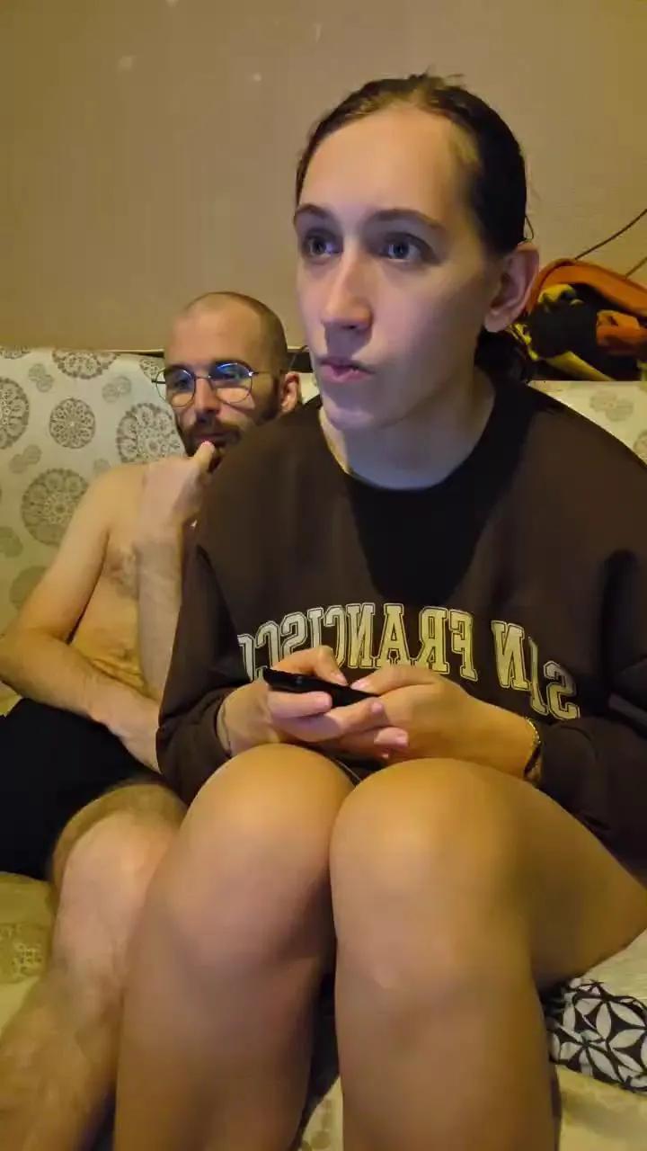 Offline Ecolieresexy09 on Cam4