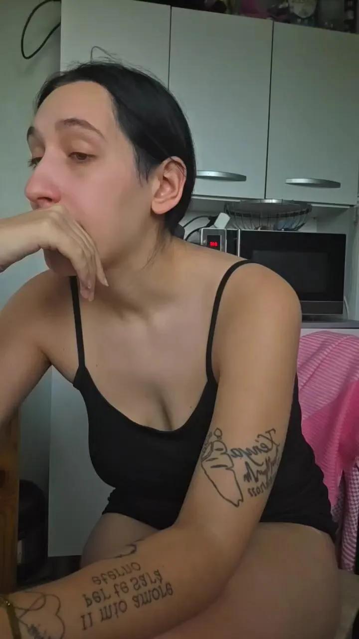 Offline Ecolieresexy09 on Cam4