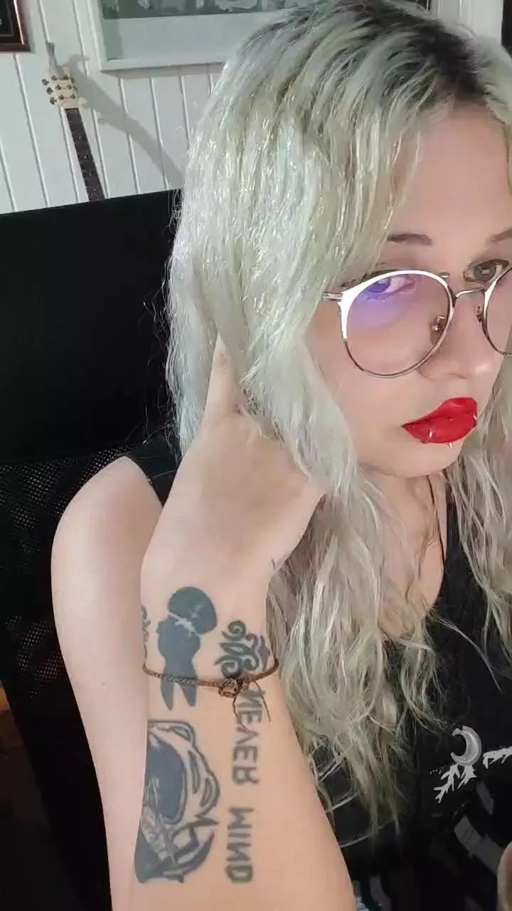 Elfgrey on Cam4 