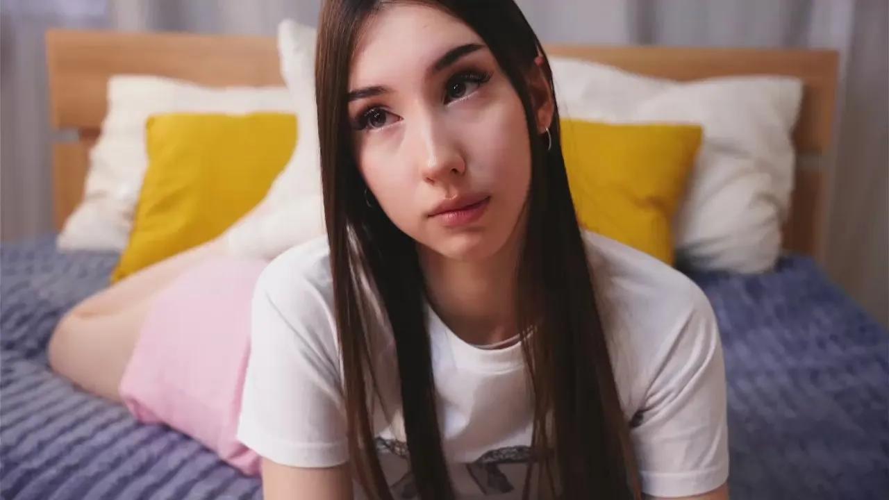 Freechat ElgaBeech on Cam4