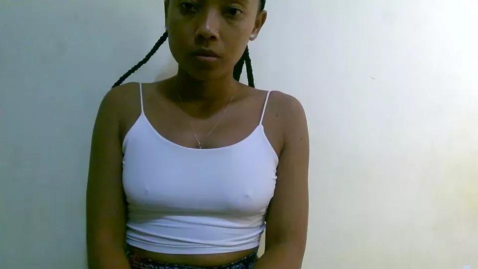 Ellah1 on Cam4 