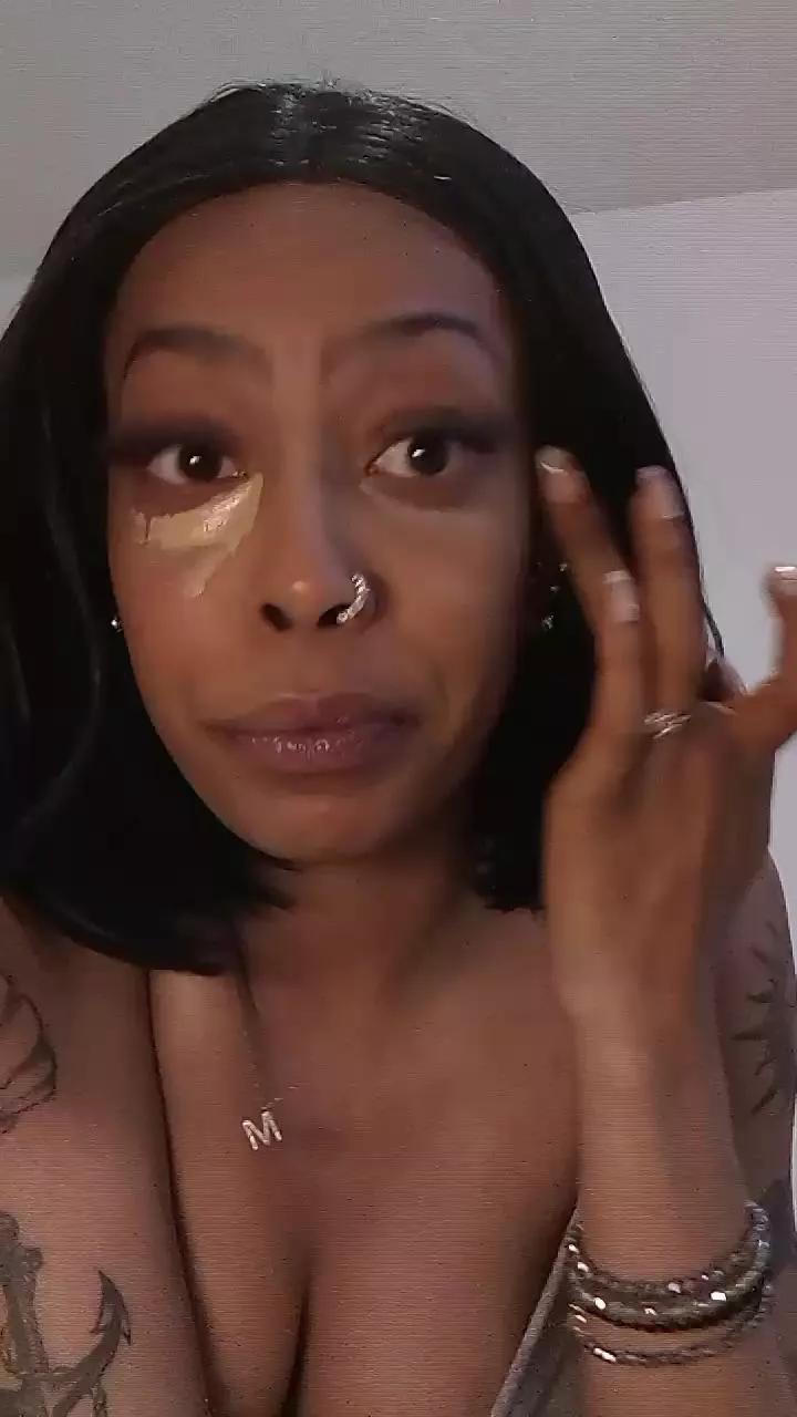 elleblue_sexy on Cam4 