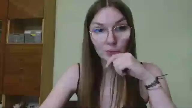 Offline EllyHEARTx on Cam4