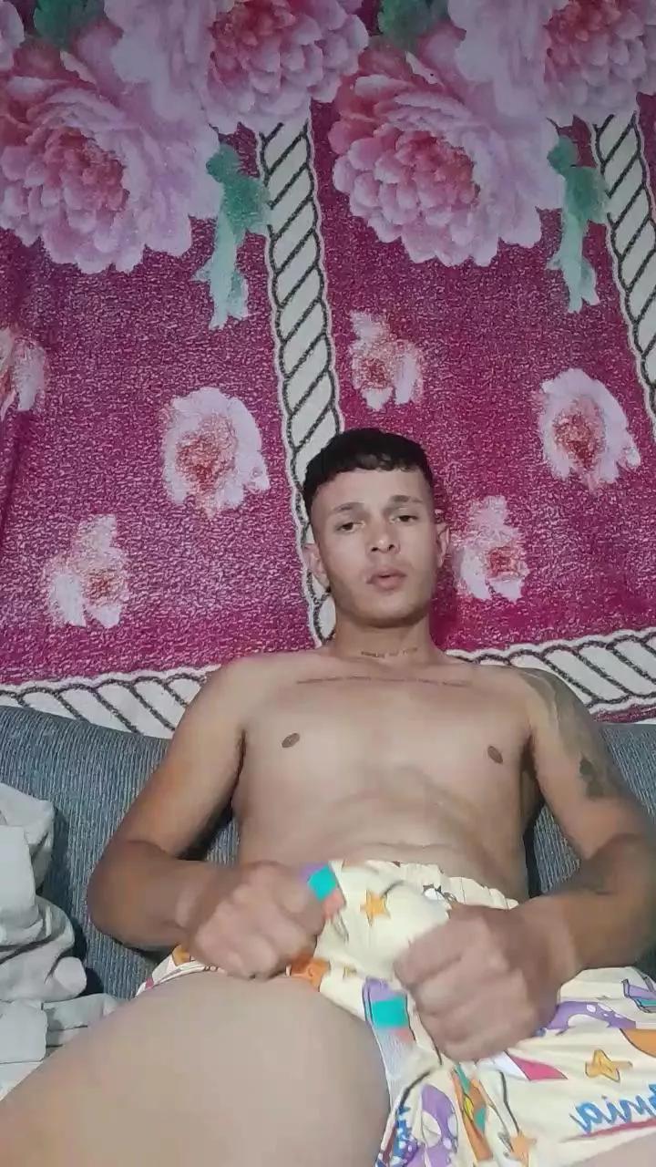 Emaa21c on Cam4 