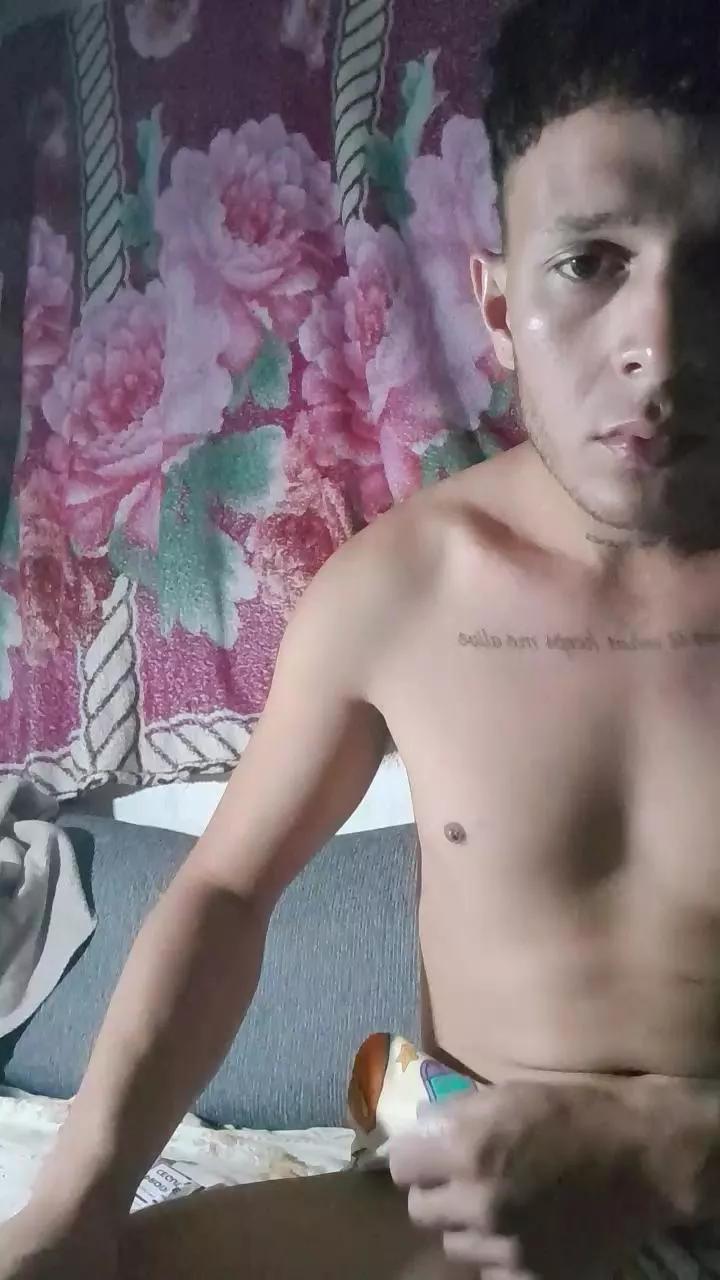 Emaa21c on Cam4 