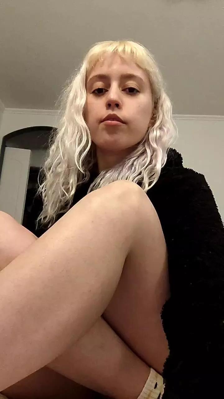 emi_laura on Cam4 
