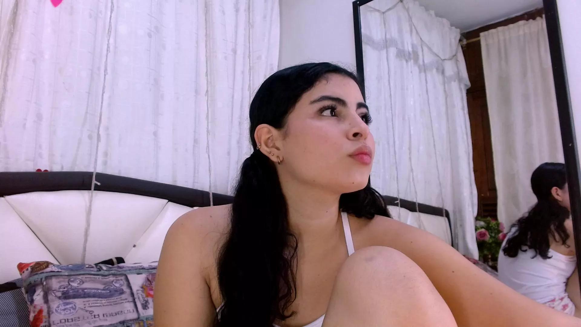 EmiilyAngel on Cam4 
