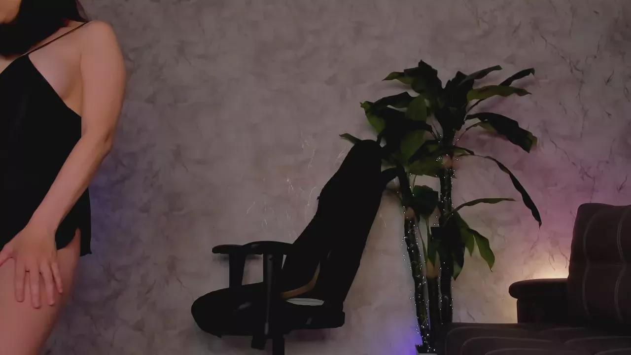 EMMA77777 on Cam4 