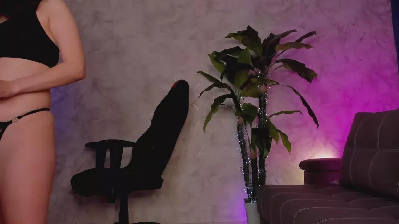 EMMA77777 on Cam4 