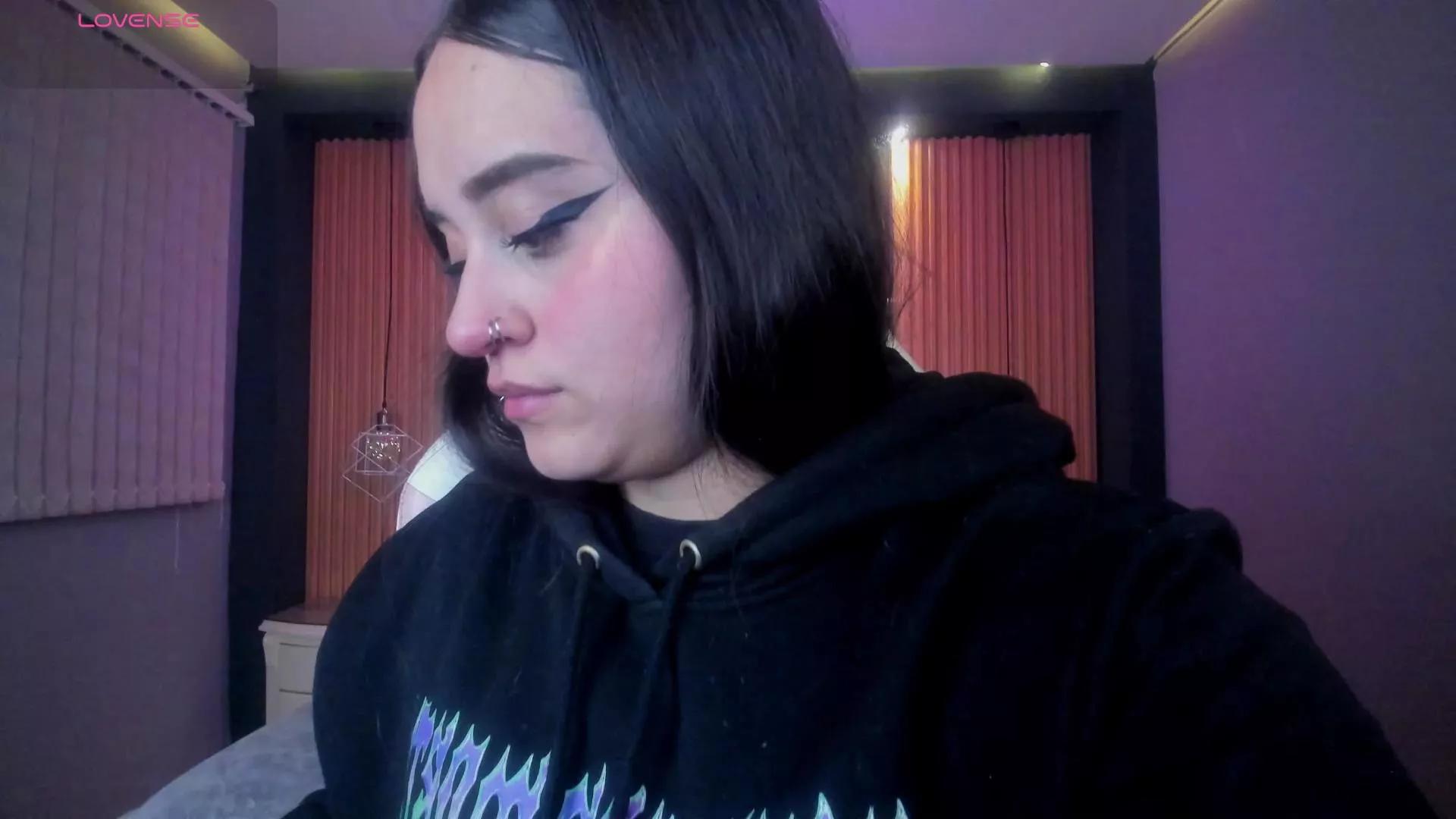 Emmajones9 on Cam4 
