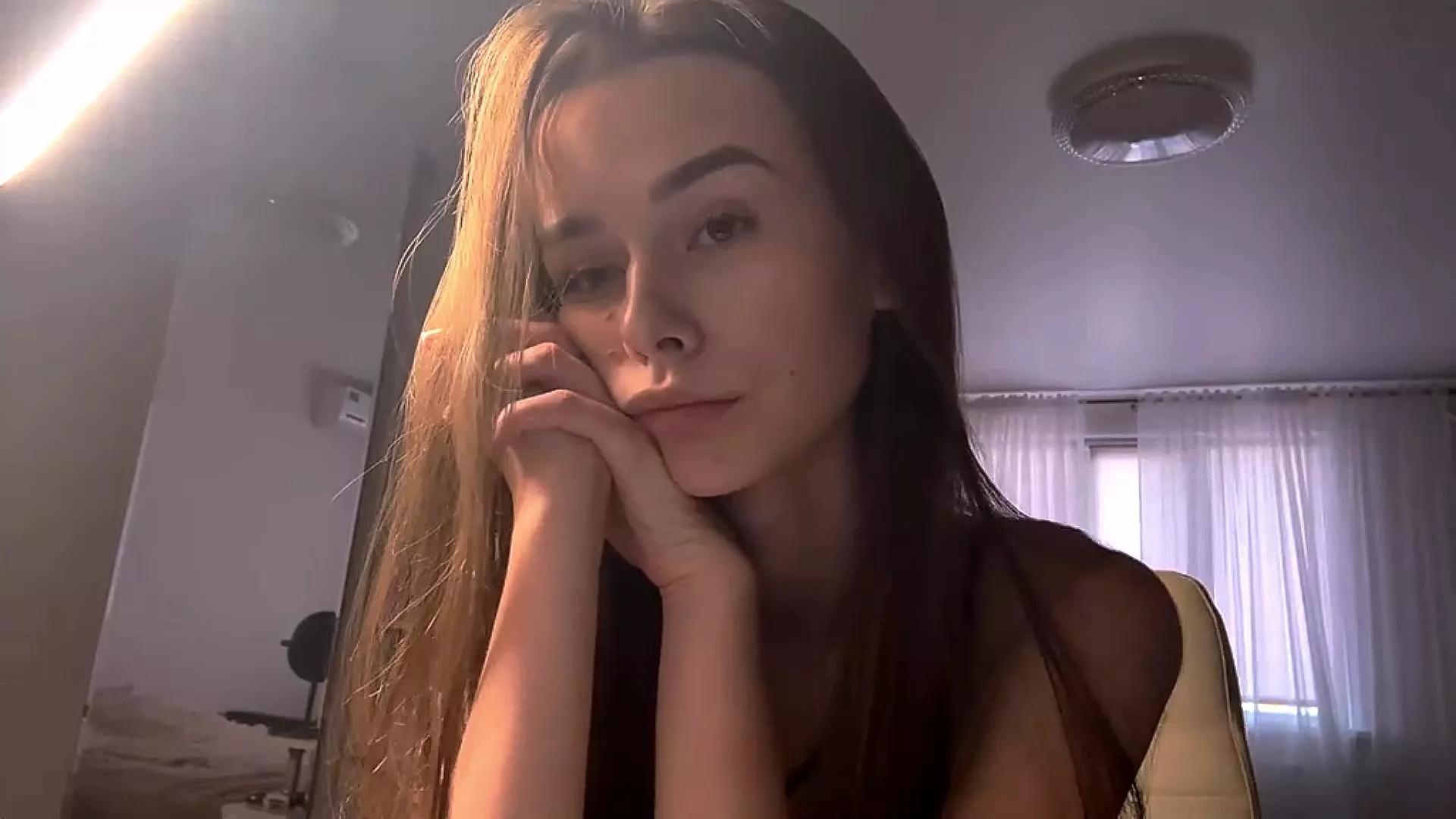 EmmaNouer on Cam4 
