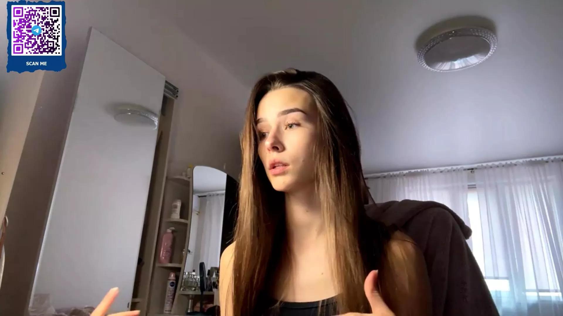 EmmaNouer on Cam4 