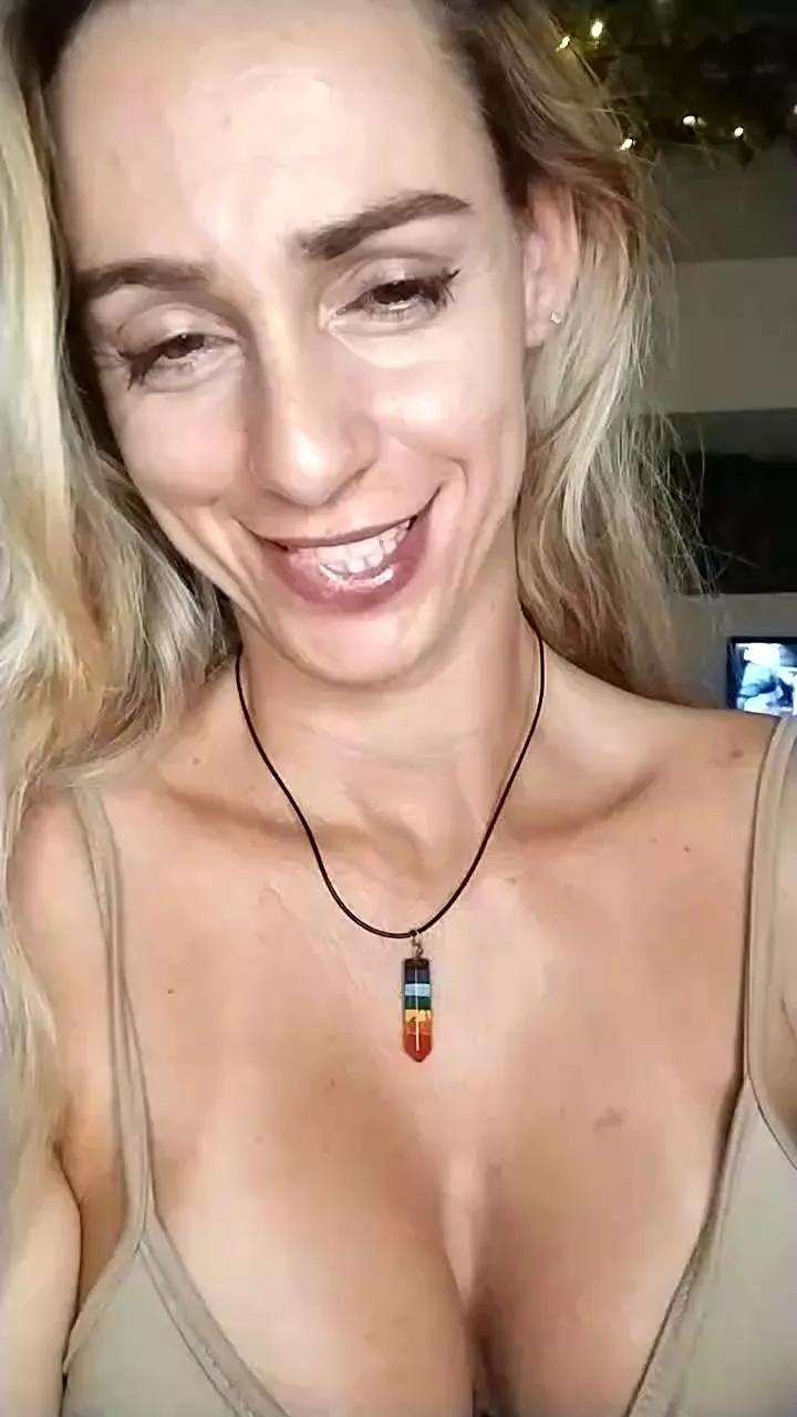 ericafontesx on Cam4 