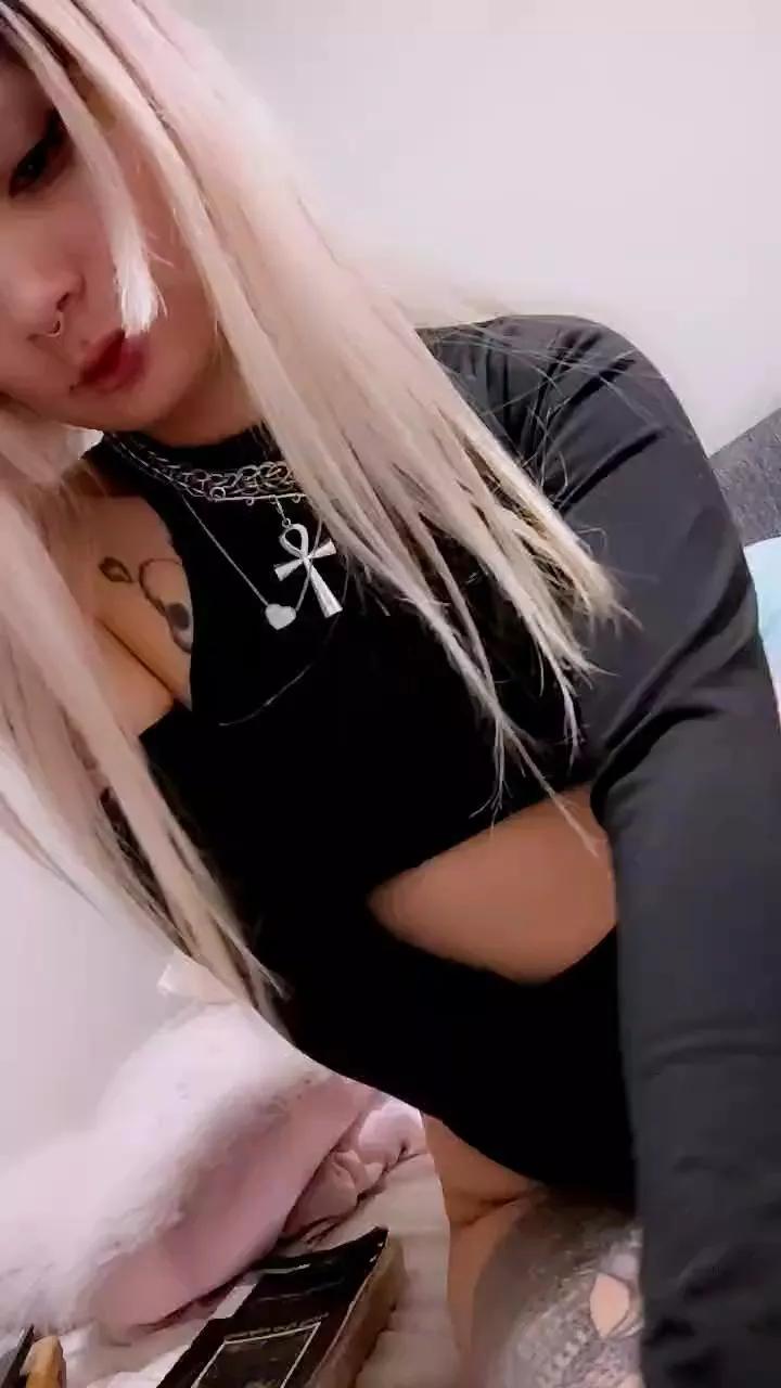 EroMiauEro on Cam4 