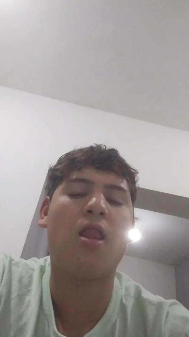 Offline Frannz on Cam4