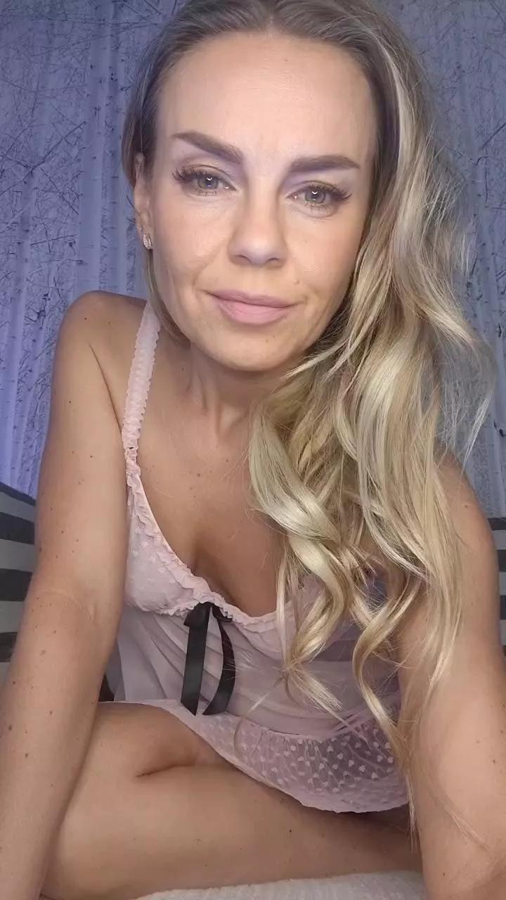 Girl4cum4 on Cam4 