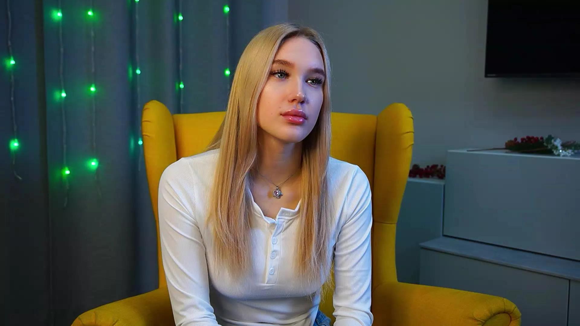 GladysBaggv on Cam4 