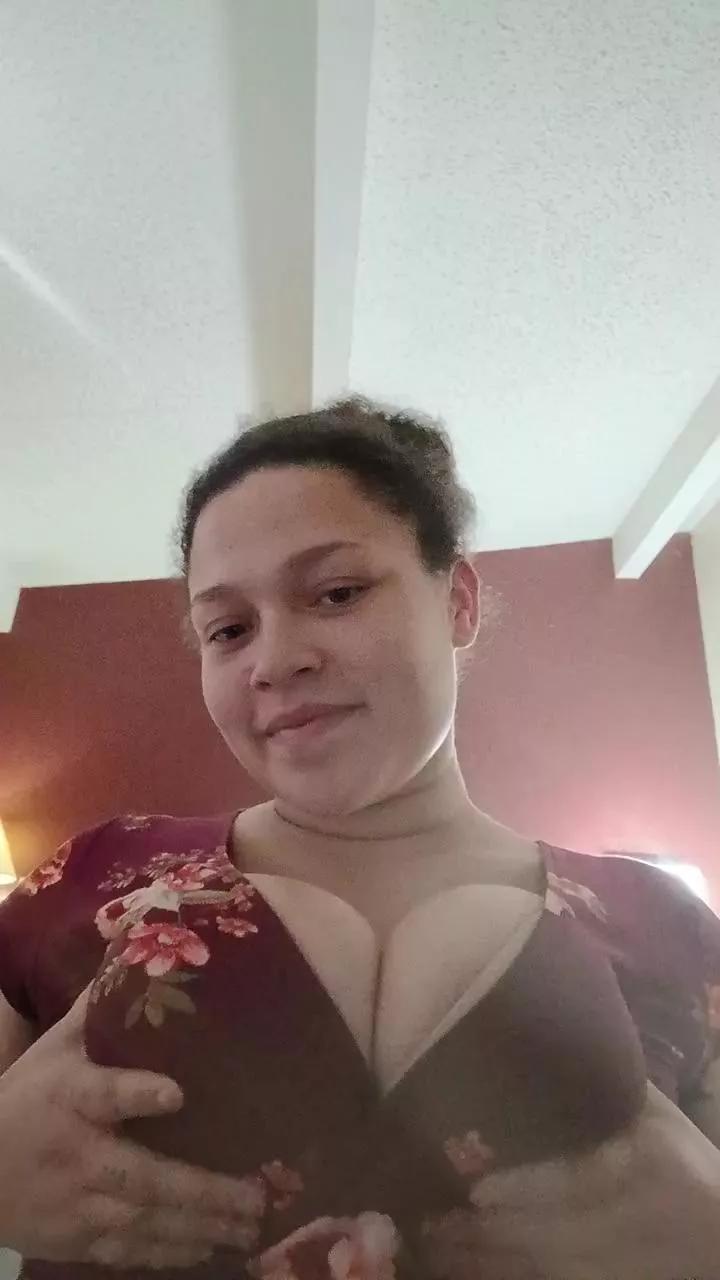 Goddess_Blossom on Cam4 