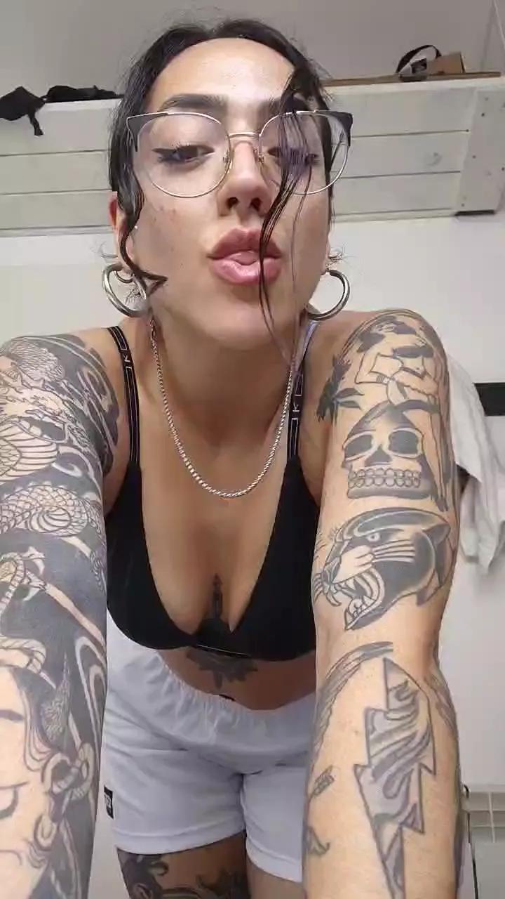 GoddessFoxie on Cam4 