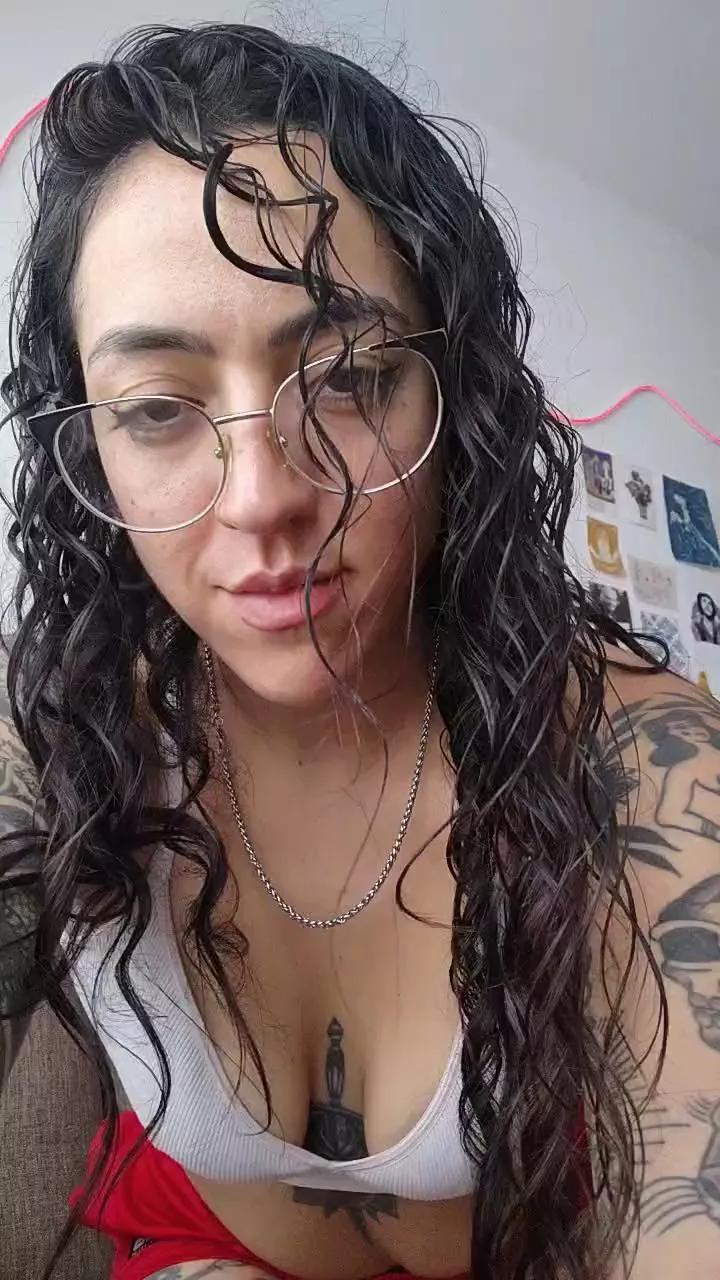 GoddessFoxie on Cam4 