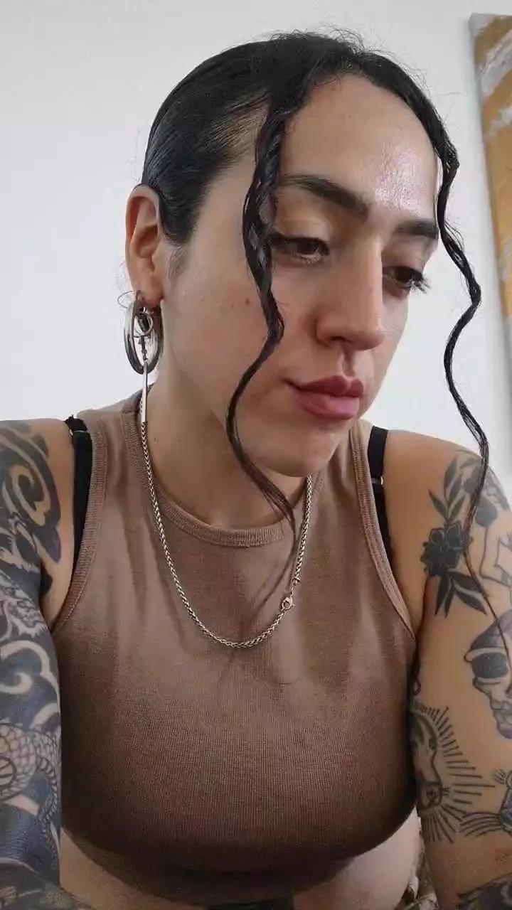 GoddessFoxie on Cam4 