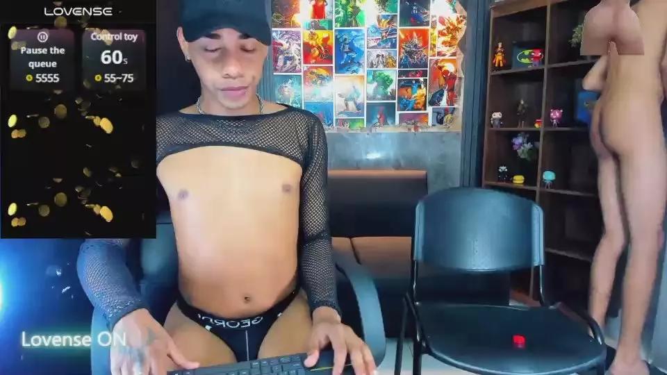 Gollden_dreams on Cam4 
