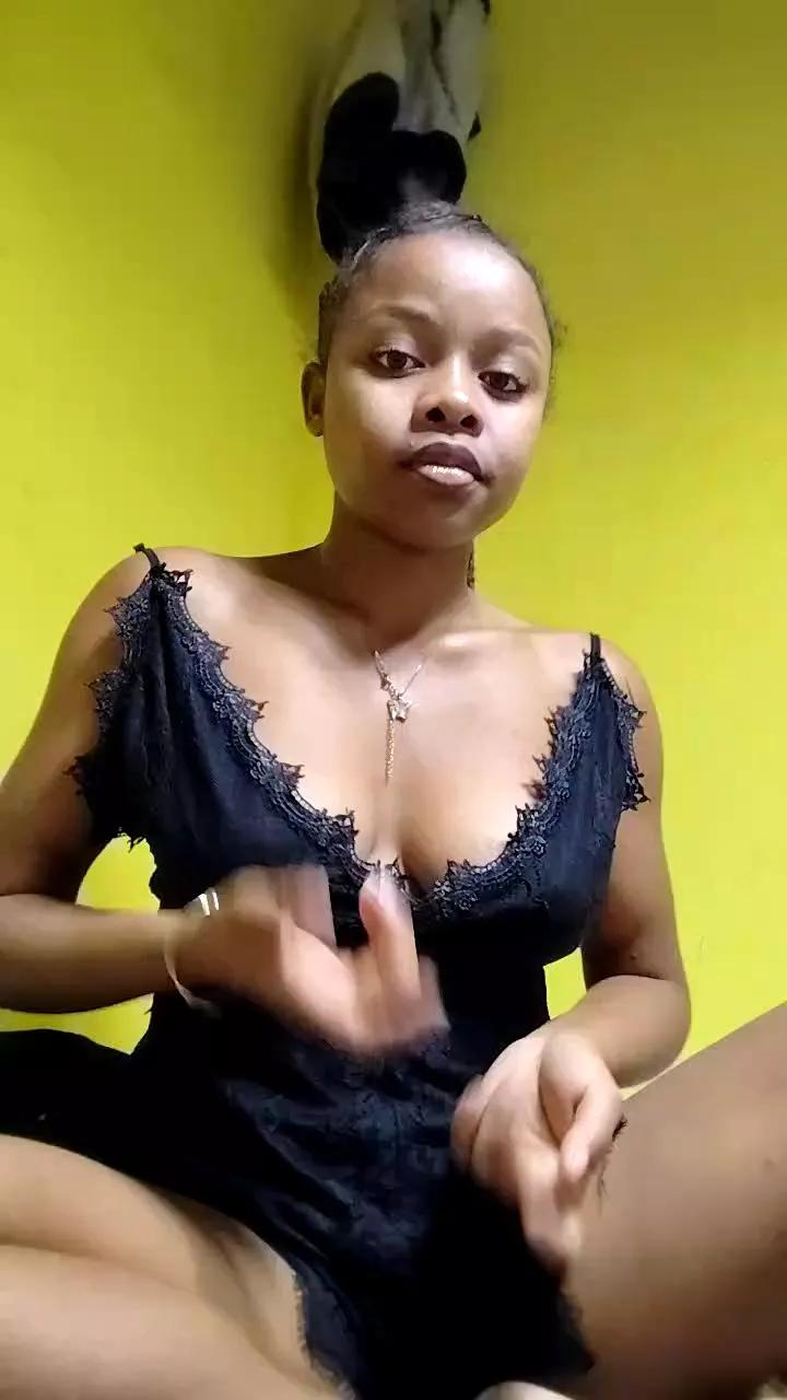 Graciah2 on Cam4 